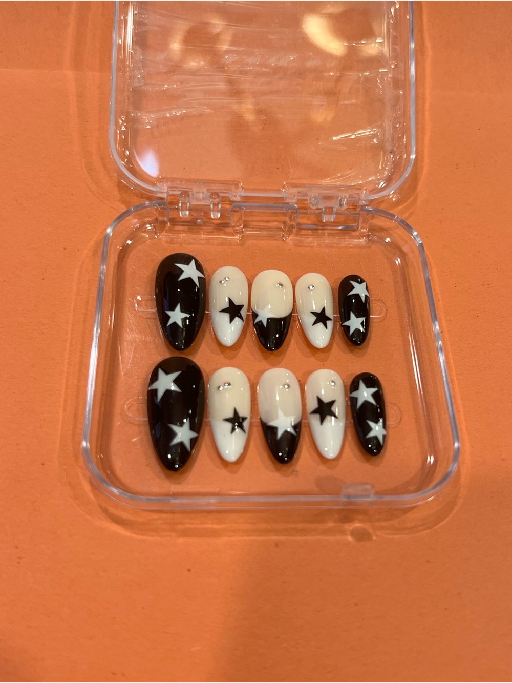 Black & White Star Press-On Nails Set - Stylish Ready-To-Wear Tips